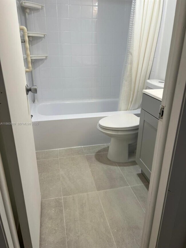 Building Photo - 1811 Sabal Palm Dr