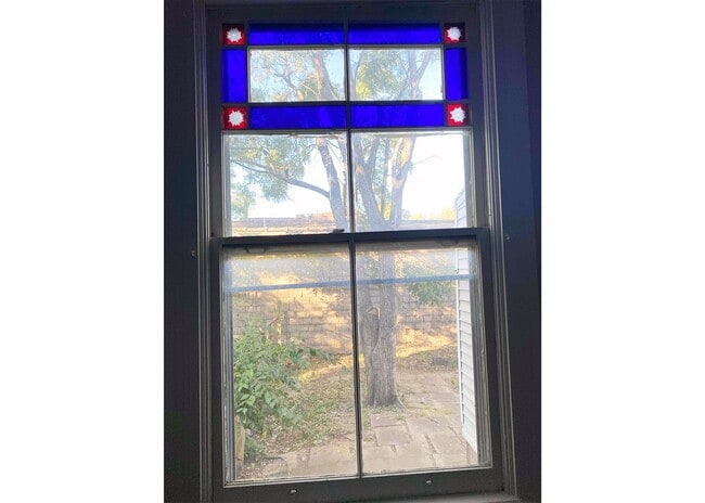 Building Photo - 114 W Nixon St