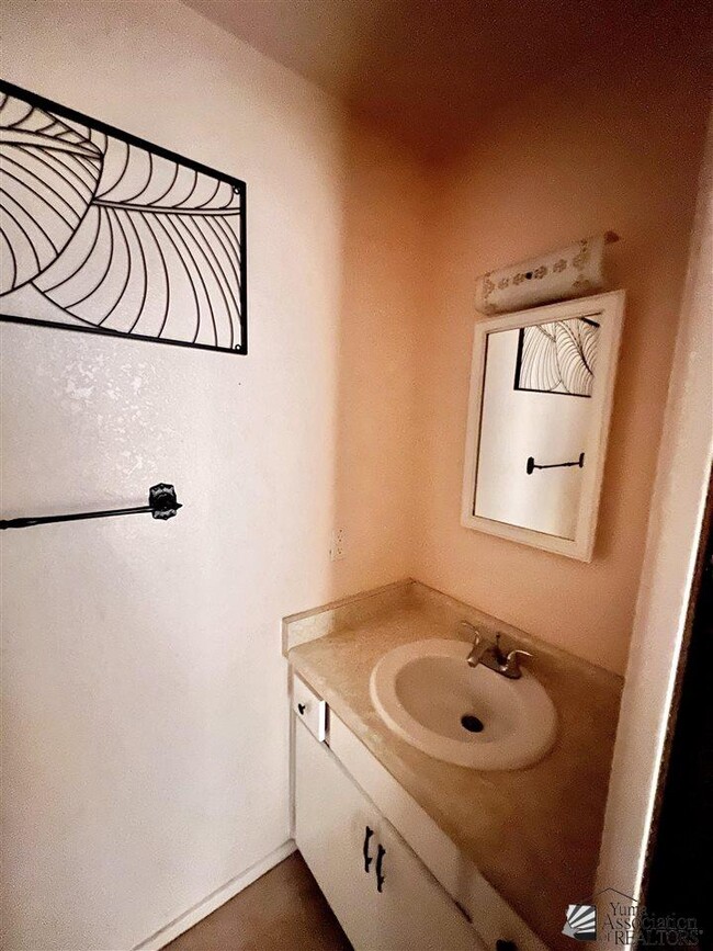 Building Photo - 2045 S 14th Ave