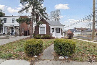 Building Photo - $1300 3 bedroom bungalow