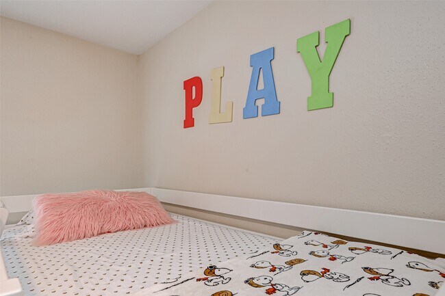 Building Photo - 3903 Hermitage Hollow Ln