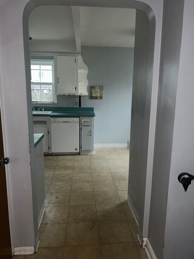 Building Photo - "Modern Luxury Awaits: Discover Serenity i...