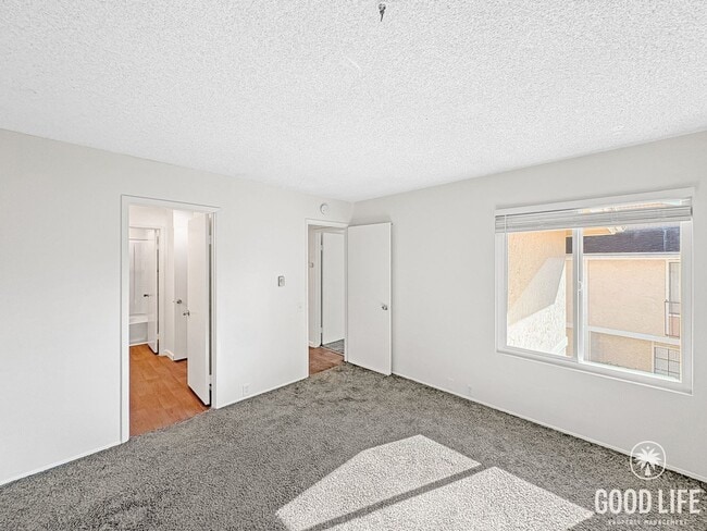 Building Photo - Brand-New Kitchen, Prime Location, Move-In Ready UTC Home