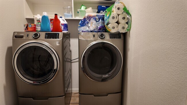 Building Photo - 5327 Sunny Ray Dr