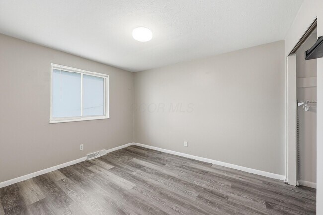 Building Photo - 1759 Lonsdale Rd