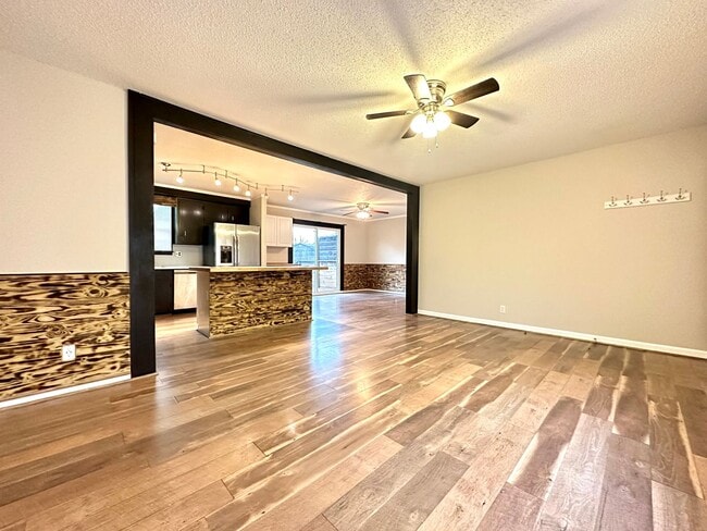 Building Photo - 28 Leonard Dr