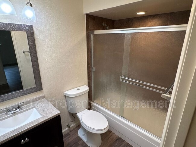 Building Photo - 8130 Sunrise E Way