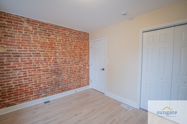 Building Photo - 3205 Esther Pl