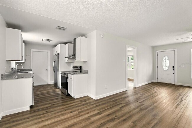 Building Photo - 102 Ventura Dr