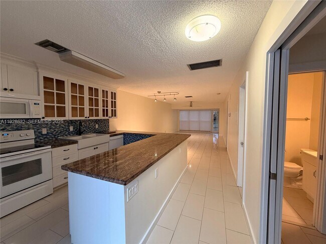 Building Photo - 13741 Flora Pl