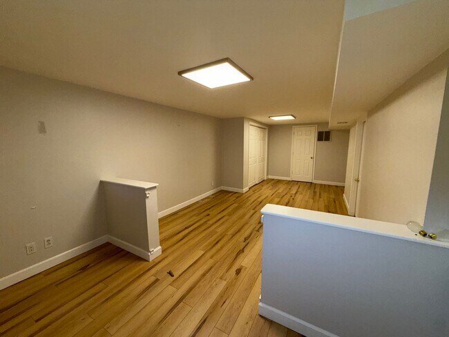 Building Photo - 421 Cannonbury Dr