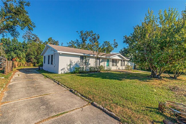 Building Photo - 933 N Clara Ave