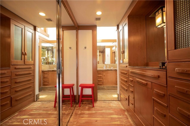 Building Photo - 195 S Parkwood Ave