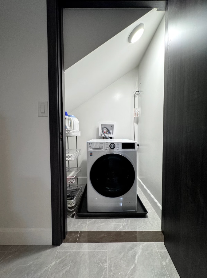 Washer/Dryer Combo Unit - 551 11th Ave