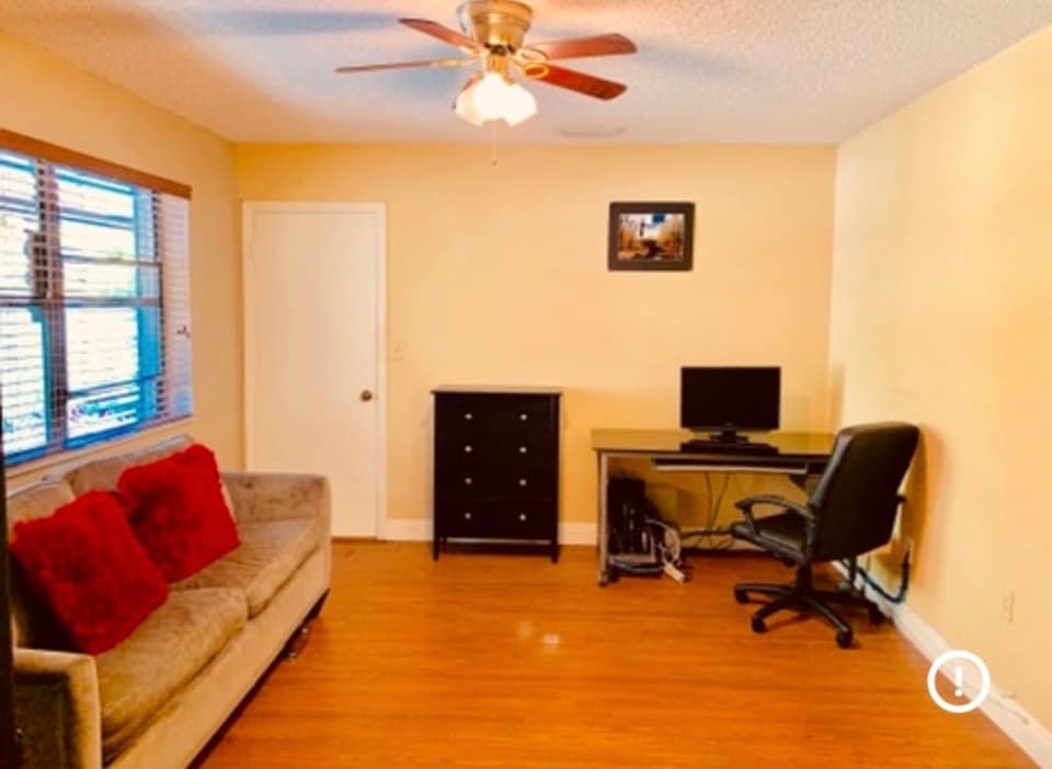 Building Photo - 109 SW 8th St