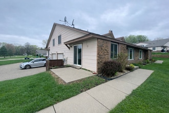 Building Photo - Updated 2br/1ba Townhome in Apple Valley