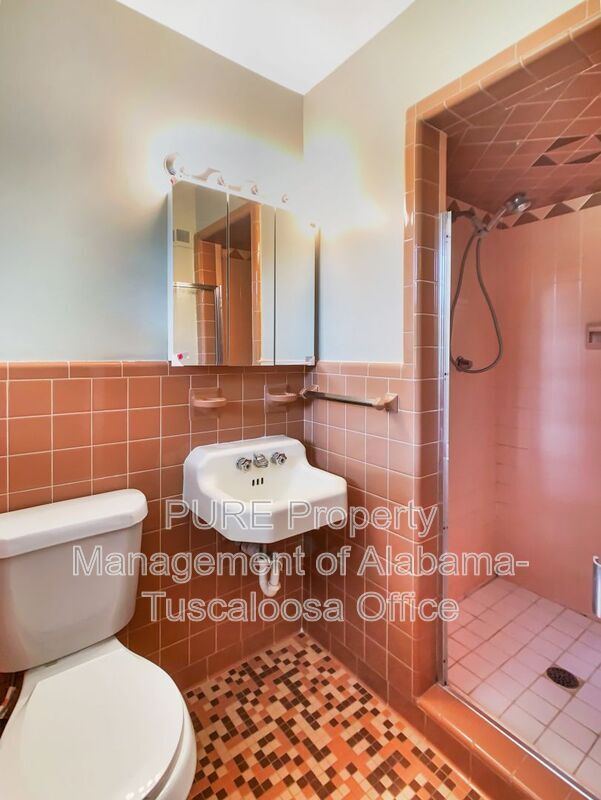 Building Photo - 3613 Mayfair Dr