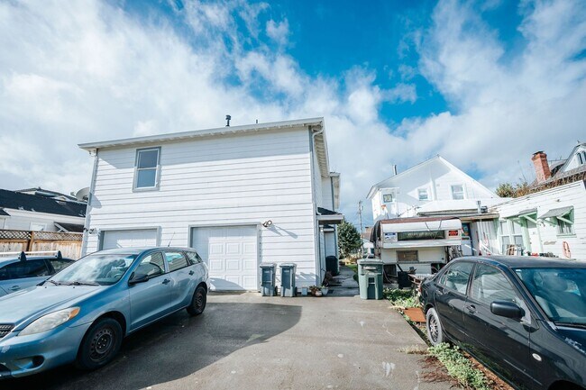 Building Photo - 917 I St