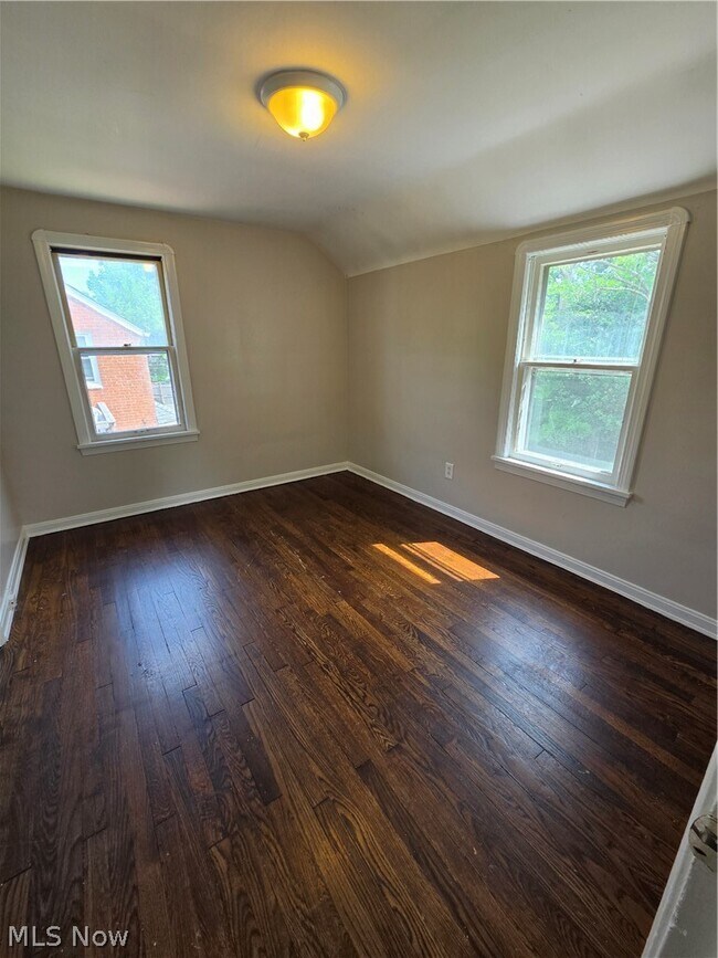 Building Photo - 1361 Villa Dr