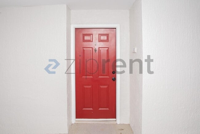 Building Photo - Unit 132