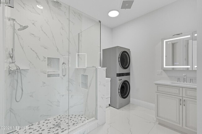 Building Photo - 200 Ocean Crest Dr