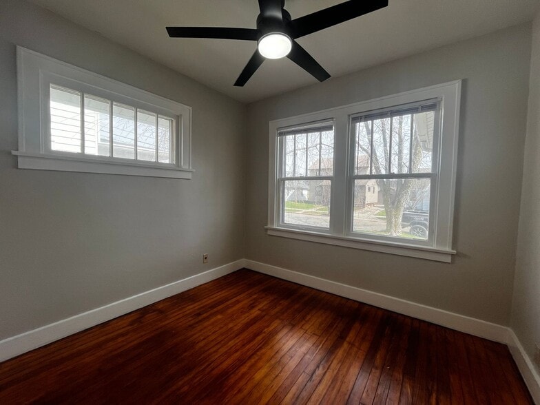 Building Photo - 1643 Hinton Dr