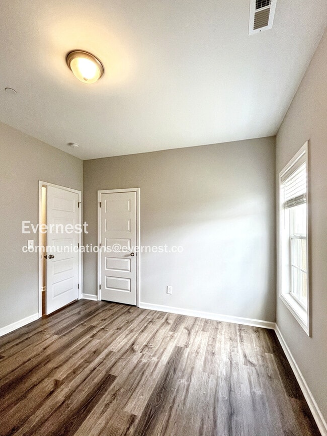 Building Photo - 1409 Pipeline Ave
