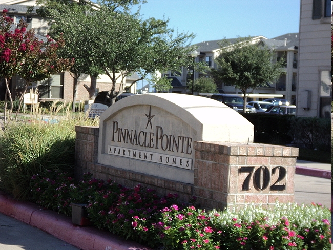 Building Photo - Pinnacle Pointe Apartments