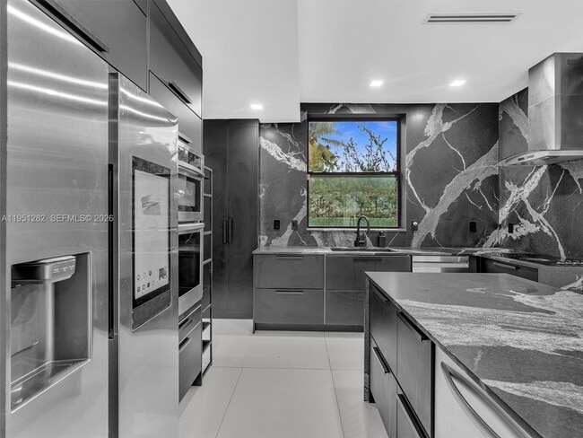 Building Photo - 3010 Alton Rd