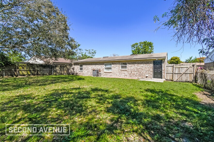 Building Photo - 10966 Whitly Ct