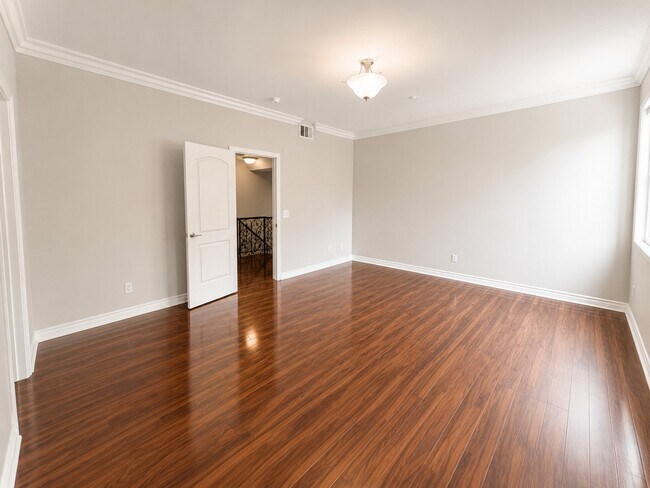 Building Photo - 1130 E Colorado St