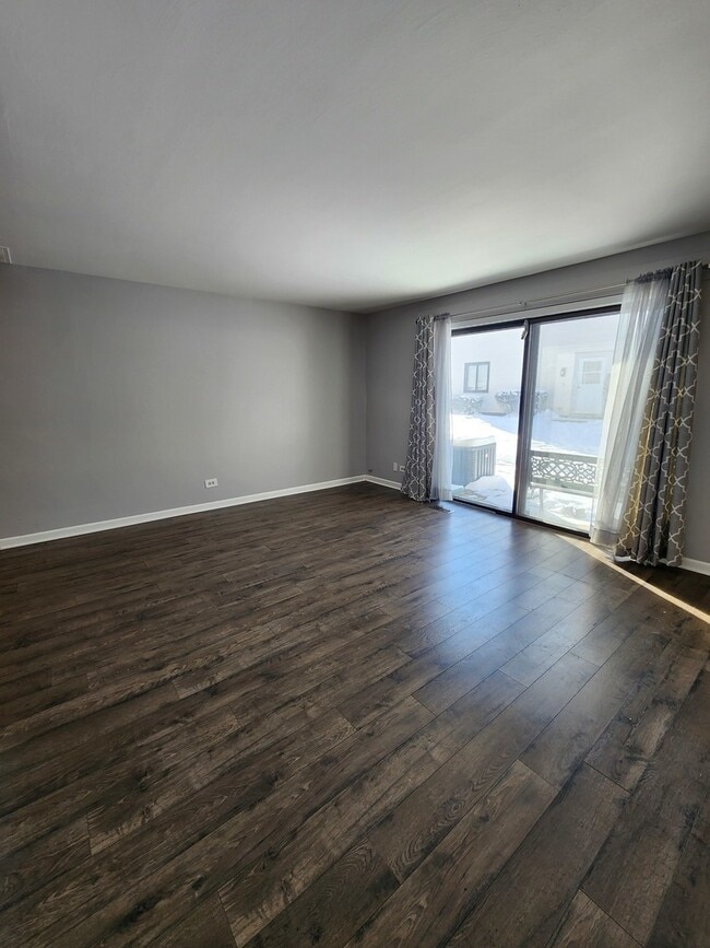 Building Photo - 123 Brewster Ct