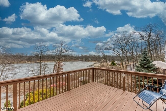 Building Photo - 25 Lake Rd