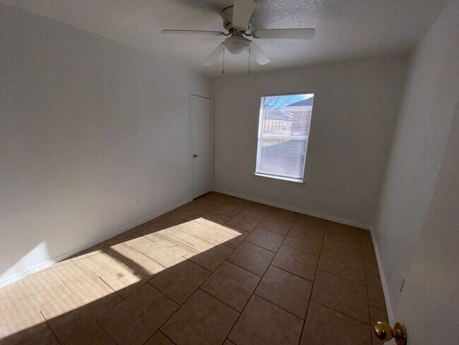 Building Photo - 2805 Lucille Dr