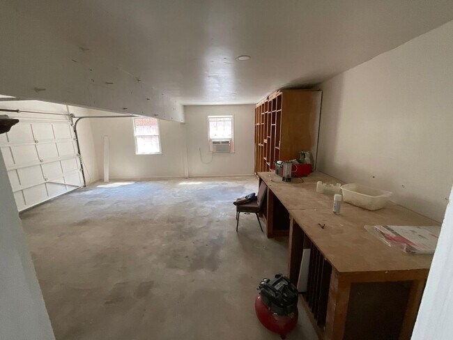 Building Photo - Spacious 4BR Duplex in Riverdale