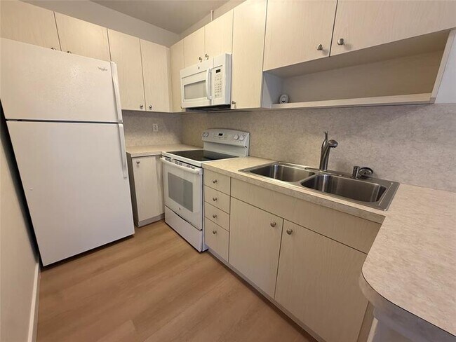 Building Photo - 4009 NE 21st Ave