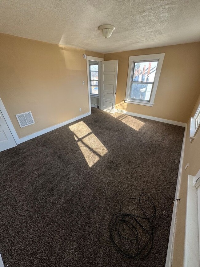 Building Photo - 601 Farnsworth Ave