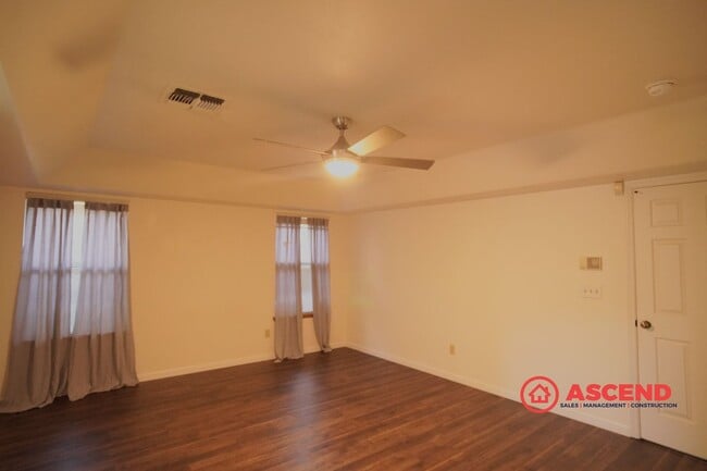 Building Photo - Beautiful Home Located In Rosedale Area!