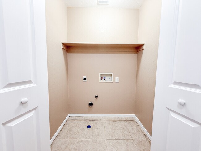 Building Photo - 9586 E 38th Pl