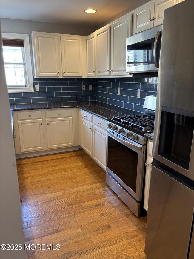 Building Photo - 112 N Broadway