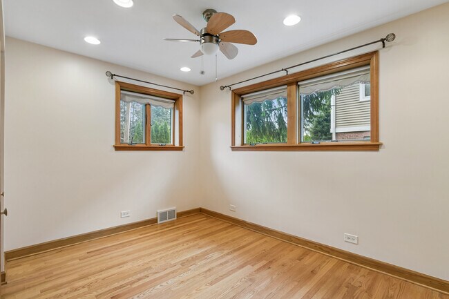 Building Photo - 648 Shermer Rd
