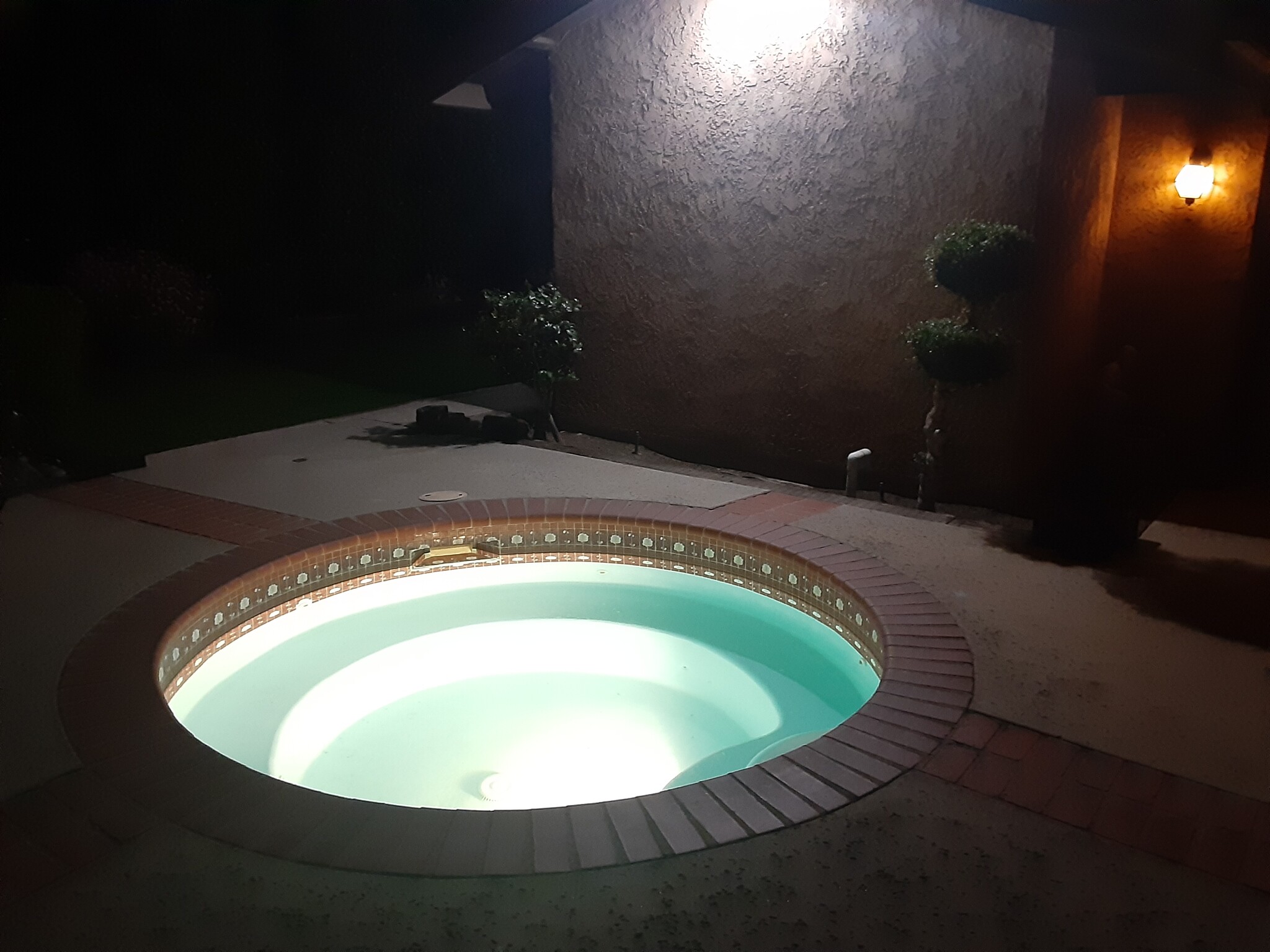 JACUZZI HEATED - 1557 E Puente St