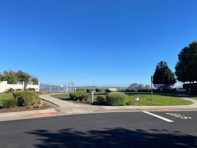 Building Photo - 27 Breakers Blvd