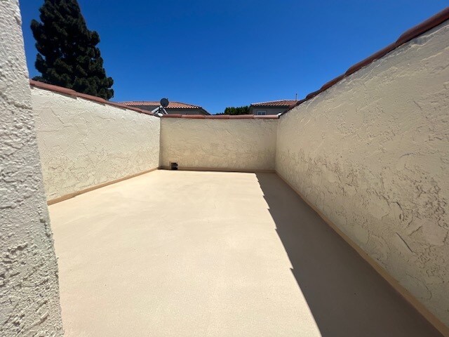 Sundeck - 113 S Irena Ave