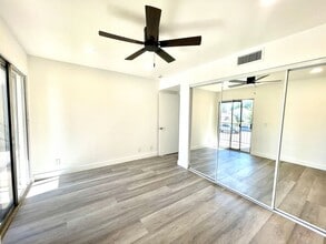 Building Photo - Modern 1-Bedroom Apartment in Gated Van Nu...