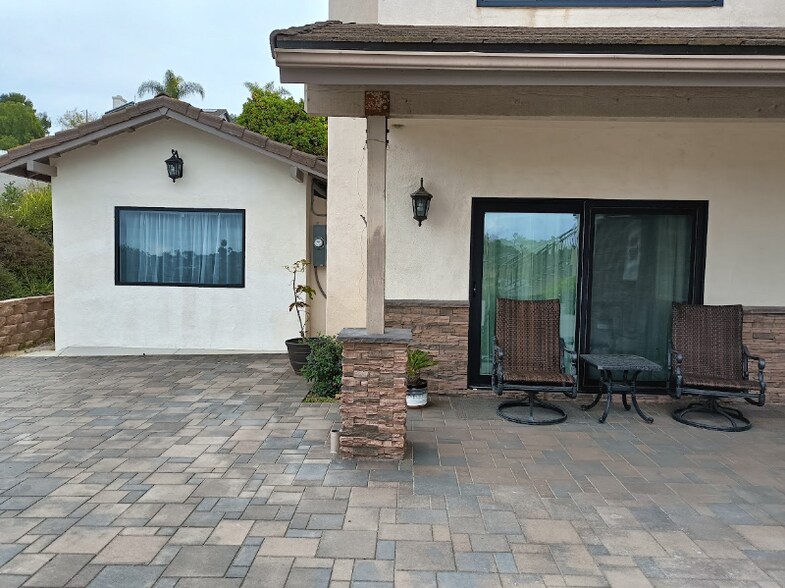 Building Photo - 1620 1/4 York Dr