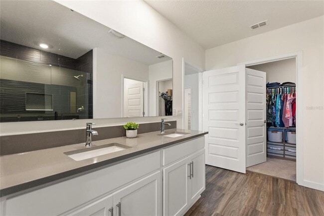 Building Photo - 421 Chayne Pl