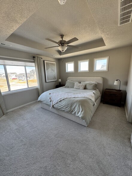 Building Photo - 2622 SE Osier Ave