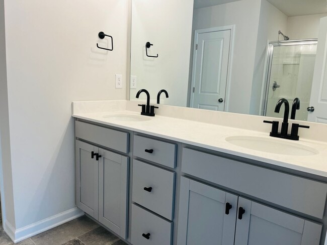 Building Photo - Stunning 3 bedroom, 3.5 bathroom townhome ...