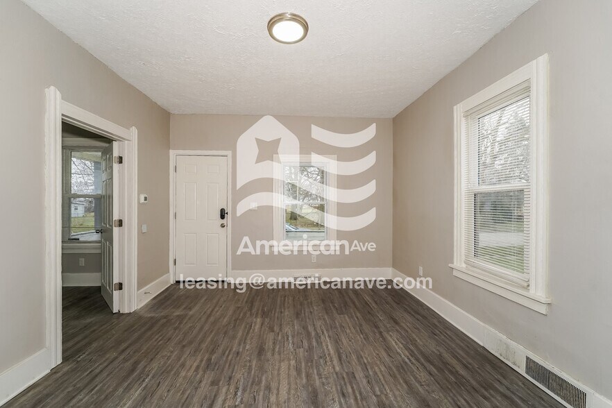 Building Photo - 912 E 34th St